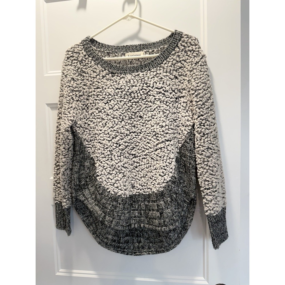 b.original Popcorn Knit Sweater Womens S Gray White Boucle Curved Hem